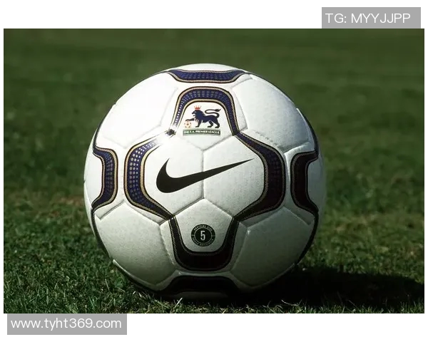 足球明星车载中控台装饰品推荐让你的爱车更具个性与魅力