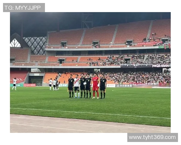 进球最少的足球明星男篮背后的故事与挑战